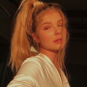 Meet your Posher, Kenzie